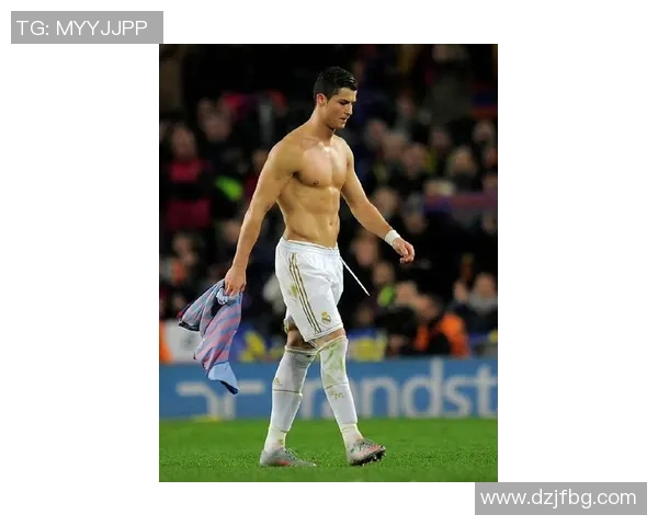 足球明星C罗展现完美腹肌训练视频引发热议与关注